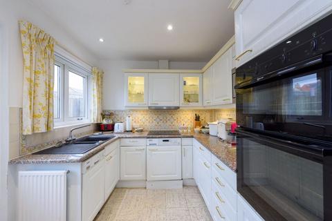 16 Budbury Close, Bradford-on-avon, BA15 1QG