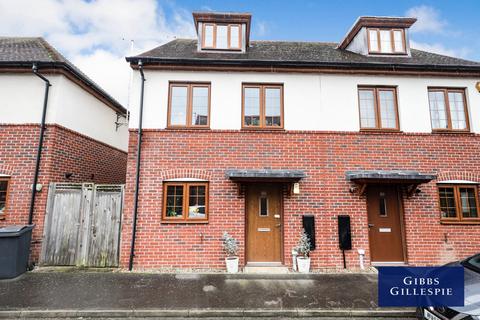 3 bedroom end of terrace house to rent, Bishop Ramsey Close, Ruilsip HA4 8GY