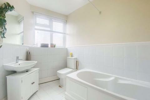 2 bedroom terraced house to rent, Hutton Grove, North Fincley, N12