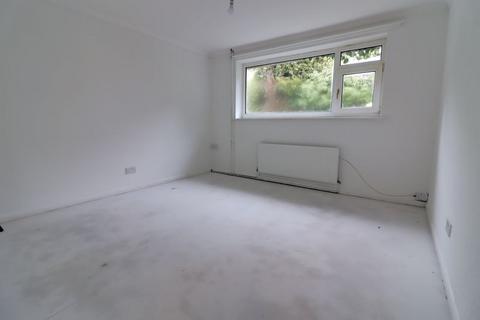 15 Avon Close, Stafford, ST16 3XB