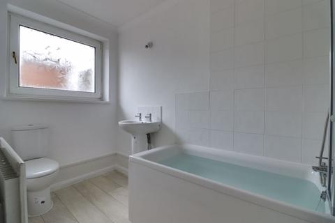 15 Avon Close, Stafford, ST16 3XB