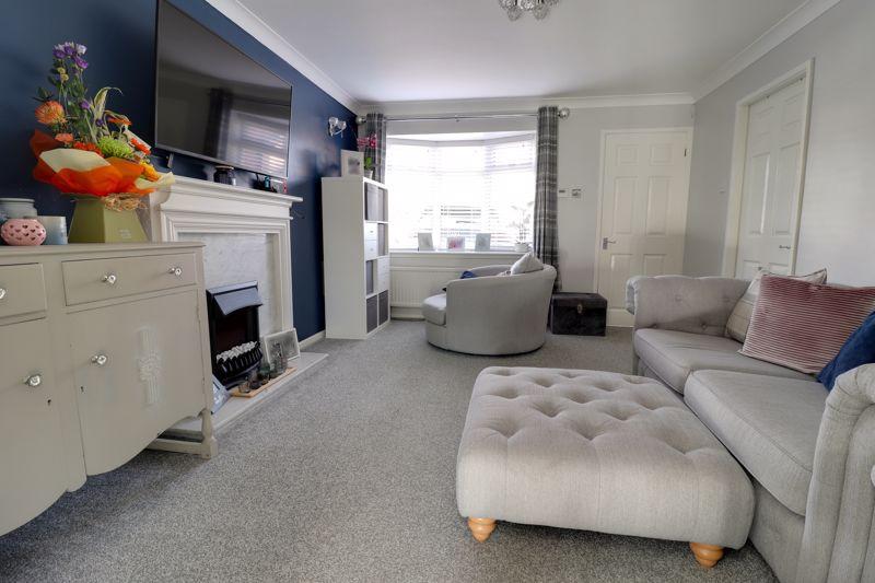 Eton Close, Stafford ST17 3 bed detached house for sale £260,000