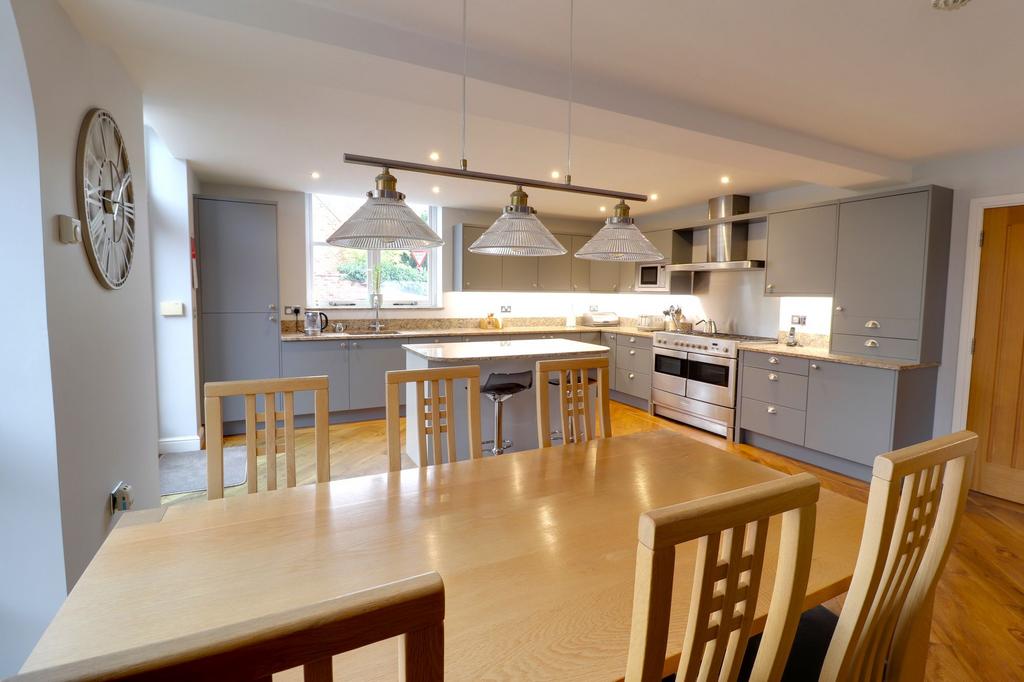 Open Plan Lounge/Dining Kitchen