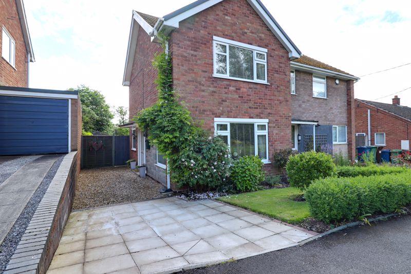 Creswell Grove, Stafford ST18 2 bed semidetached house £220,000