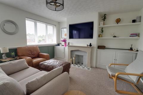 8 Heron Close, Coven, Wolverhampton, WV9 5JE