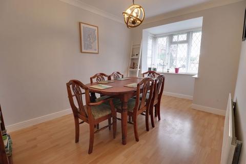 28 Nursery Drive, Penkridge, Stafford, ST19 5SJ