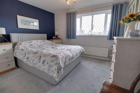 28 Nursery Drive, Penkridge, Stafford, ST19 5SJ