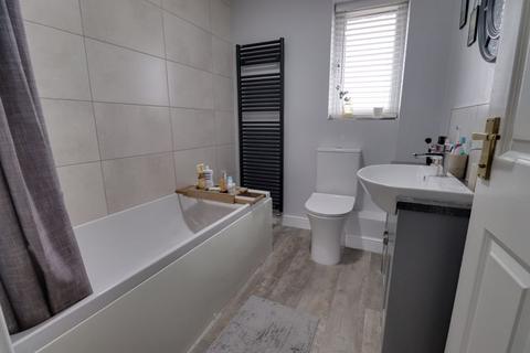 28 Nursery Drive, Penkridge, Stafford, ST19 5SJ