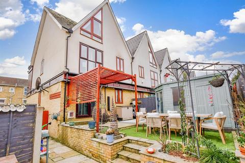 4 bedroom end of terrace house for sale - Old Dover Works, Maidstone, Kent