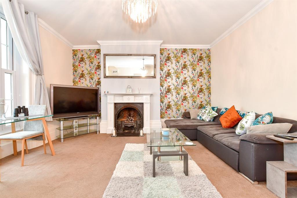 The Esplanade, Sandgate, Folkestone, Kent 1 bed ground floor flat for