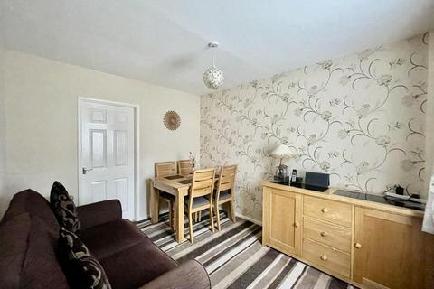 4 bedroom terraced house for sale - Angus Close, West Bromwich, B71 1BE