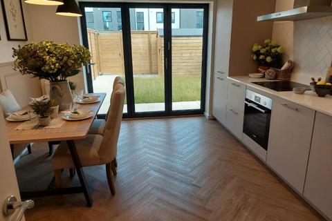4 bedroom semi-detached house to rent, Priory Road, Castle Mews, Tonbridge, Kent, TN9 2BW