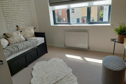 4 bedroom semi-detached house to rent, Priory Road, Castle Mews, Tonbridge, Kent, TN9 2BW