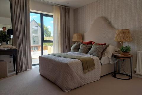 4 bedroom semi-detached house to rent, Priory Road, Castle Mews, Tonbridge, Kent, TN9 2BW