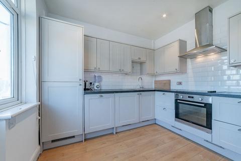 2 bedroom flat for sale, Cranleigh Close, South Croydon