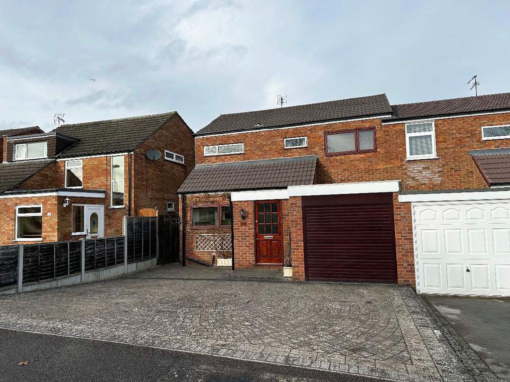 Field Barn Road, Hampton Magna, Warwick 3 bed semidetached house for