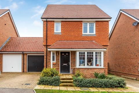 18 Brooklands Crescent, Edenbridge, TN8 6FQ