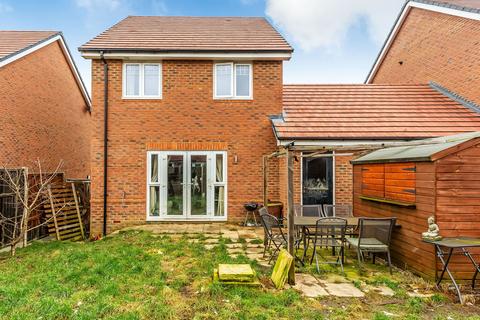 18 Brooklands Crescent, Edenbridge, TN8 6FQ