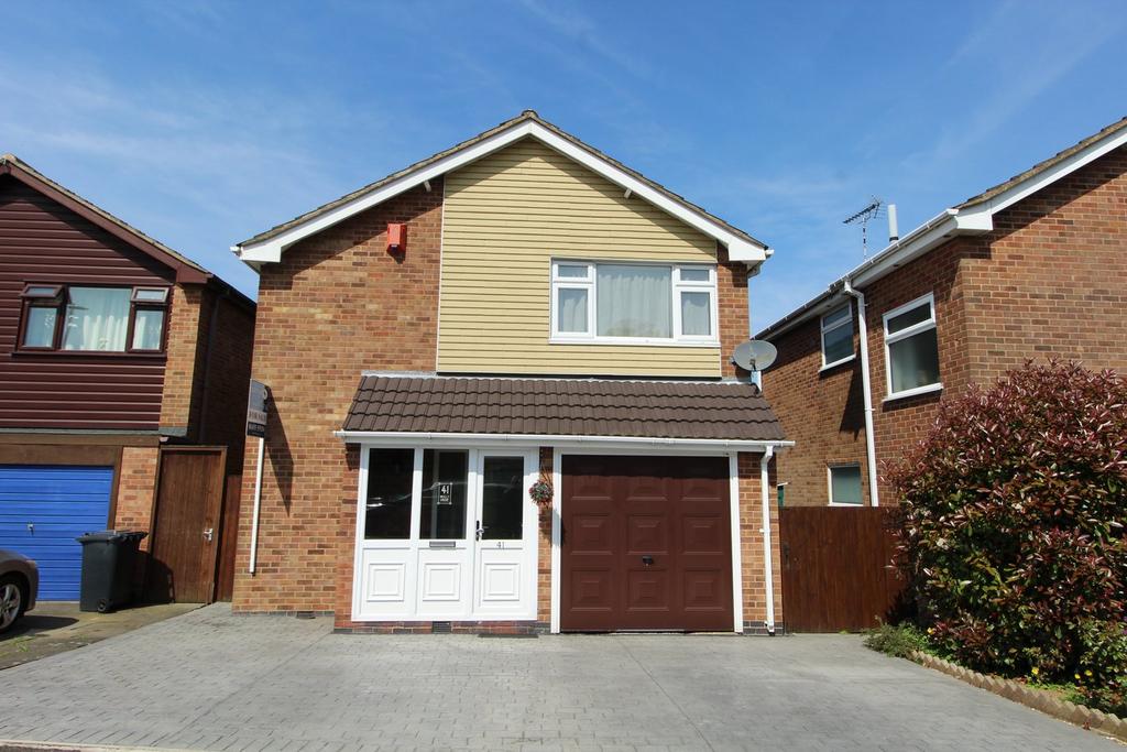 Holly Drive, Lutterworth LE17 3 bed detached house for sale £315,000