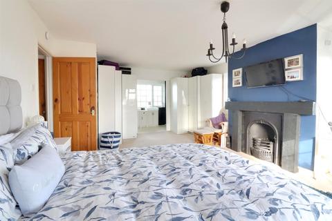 4 bedroom detached house for sale, Fore Street, Langtree, Devon, EX38