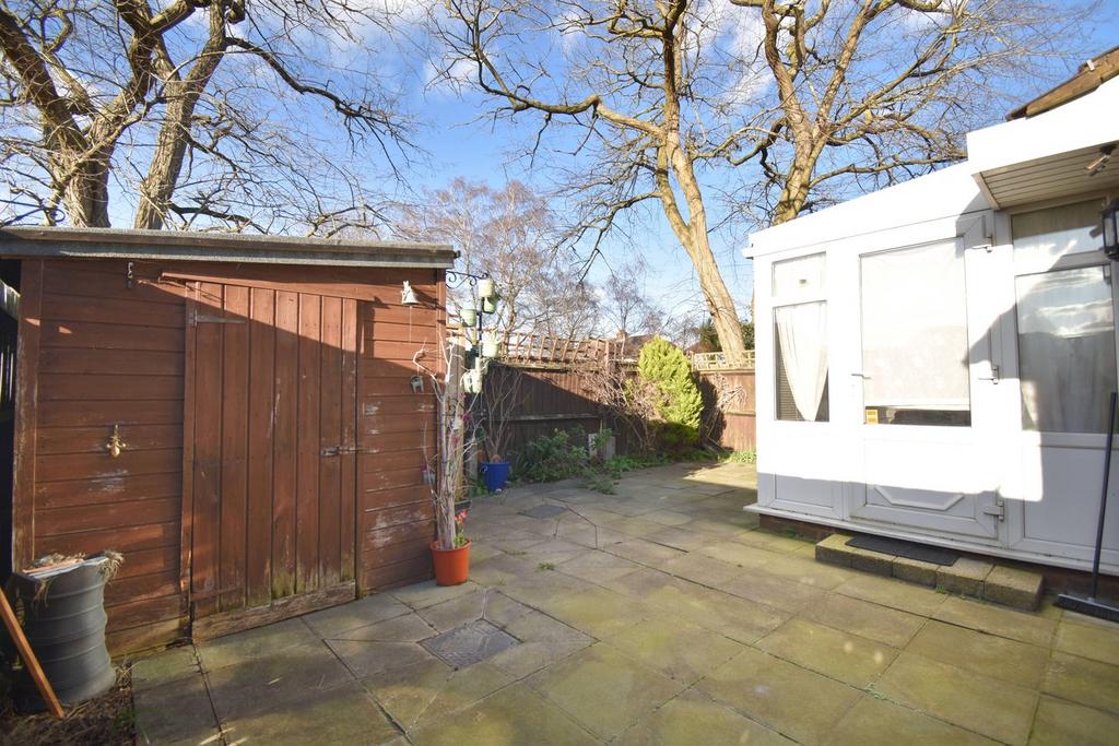 Ambleside Avenue, WaltononThames, KT12 2 bed bungalow for sale £395,000