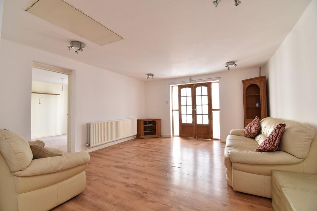 Ambleside Avenue, WaltononThames, KT12 2 bed bungalow for sale £395,000