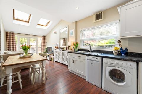 68a Quicks Road, London, SW19 1EX