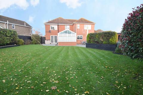 5 bedroom detached house for sale, Southfield Road, Holton-Le-Clay DN36