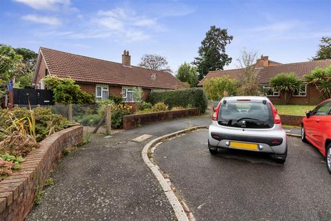 6 Queensmere Close, London, SW19 5NZ