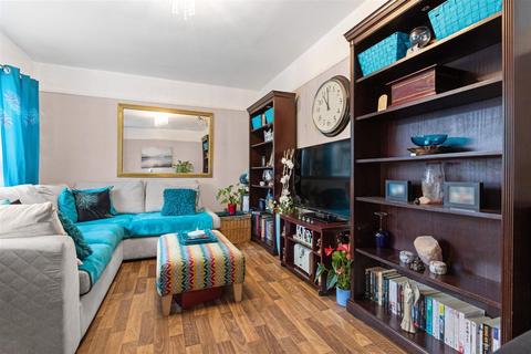 6 Queensmere Close, London, SW19 5NZ