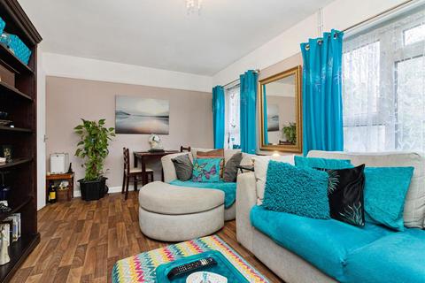 6 Queensmere Close, London, SW19 5NZ
