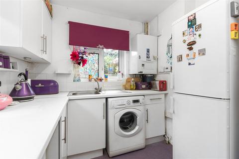 6 Queensmere Close, London, SW19 5NZ