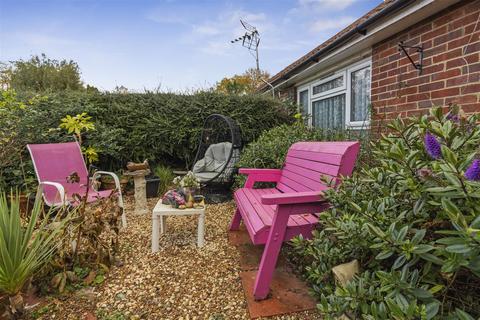 6 Queensmere Close, London, SW19 5NZ