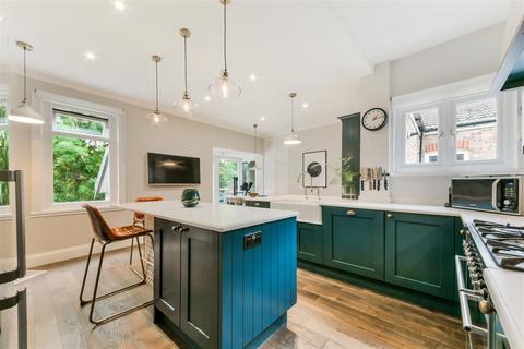 25a Stanton Road, London, SW20 8RW