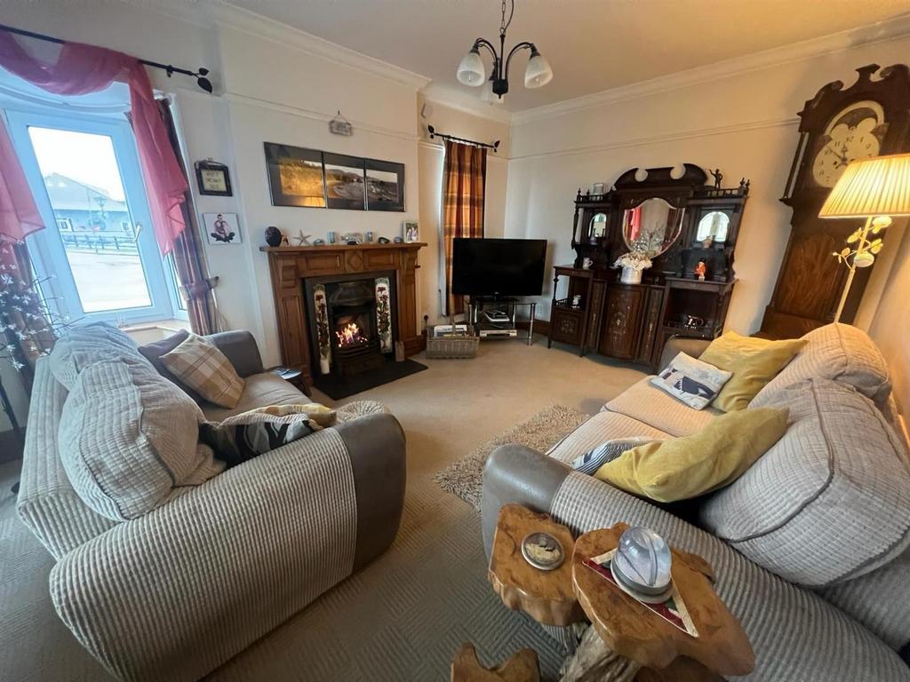 Borth, Aberystwyth 4 bed house for sale £350,000