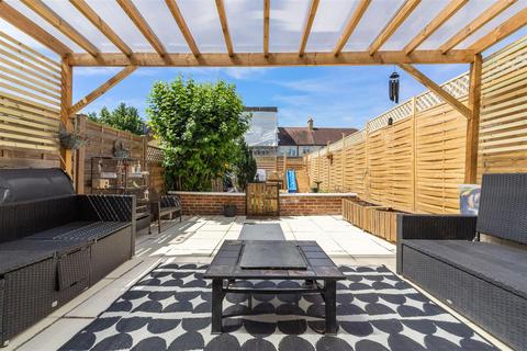 31 Bronson Road, London, SW20 8DZ