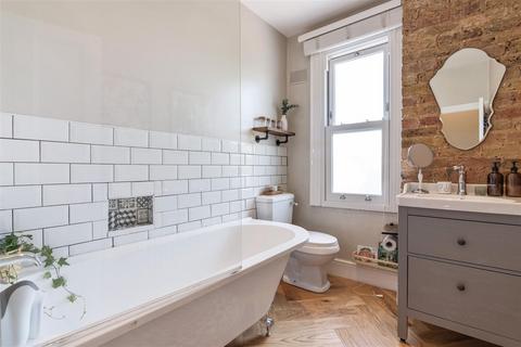31 Bronson Road, London, SW20 8DZ