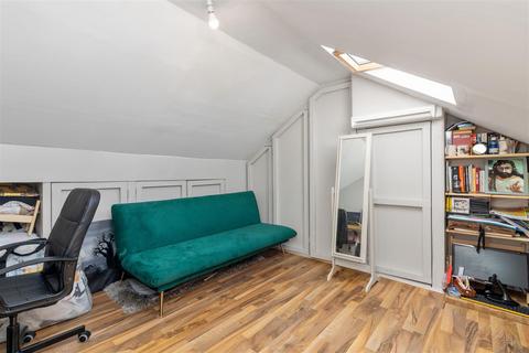 31 Bronson Road, London, SW20 8DZ