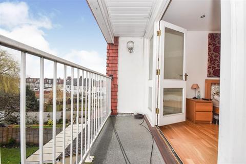 154 Grand Drive, London, SW20 9LZ