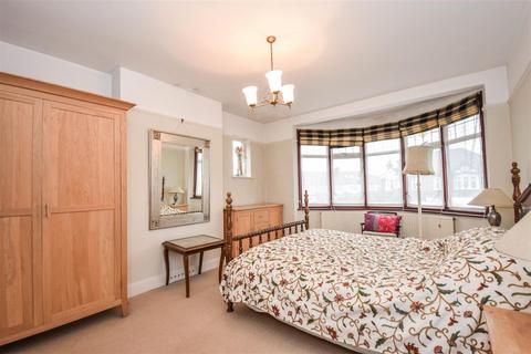 154 Grand Drive, London, SW20 9LZ