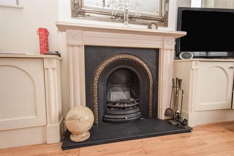 154 Grand Drive, London, SW20 9LZ
