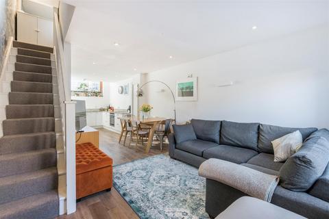 10 Bradshaw Close, London, SW19 8NL