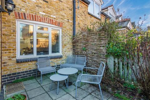 10 Bradshaw Close, London, SW19 8NL