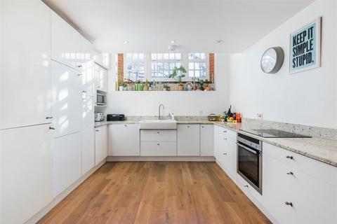 10 Bradshaw Close, London, SW19 8NL