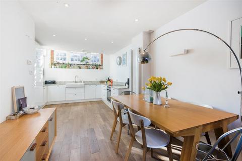 10 Bradshaw Close, London, SW19 8NL