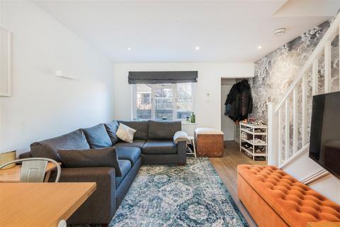 10 Bradshaw Close, London, SW19 8NL