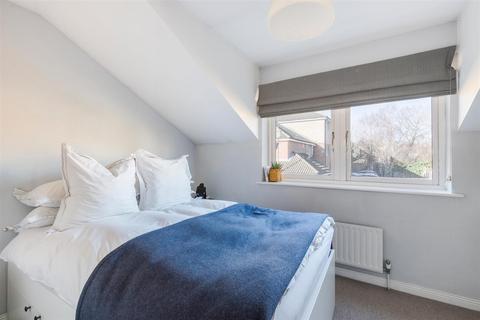 10 Bradshaw Close, London, SW19 8NL