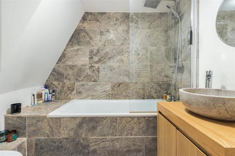 10 Bradshaw Close, London, SW19 8NL