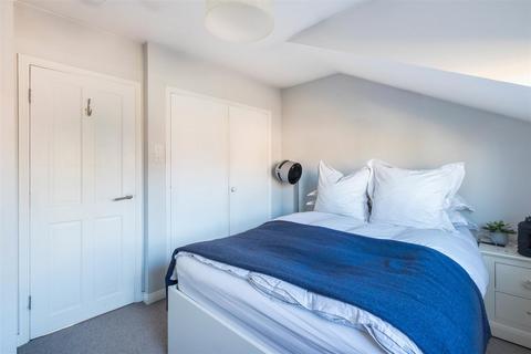 10 Bradshaw Close, London, SW19 8NL