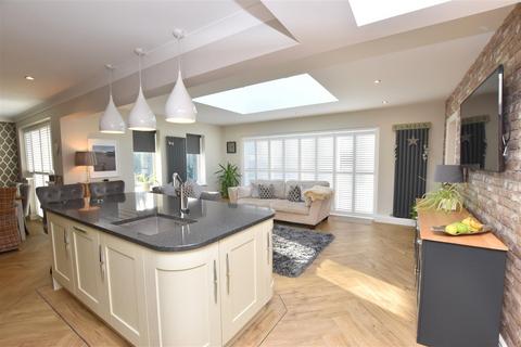 4 bedroom detached house for sale, Hardys Road, Cleethorpes DN35